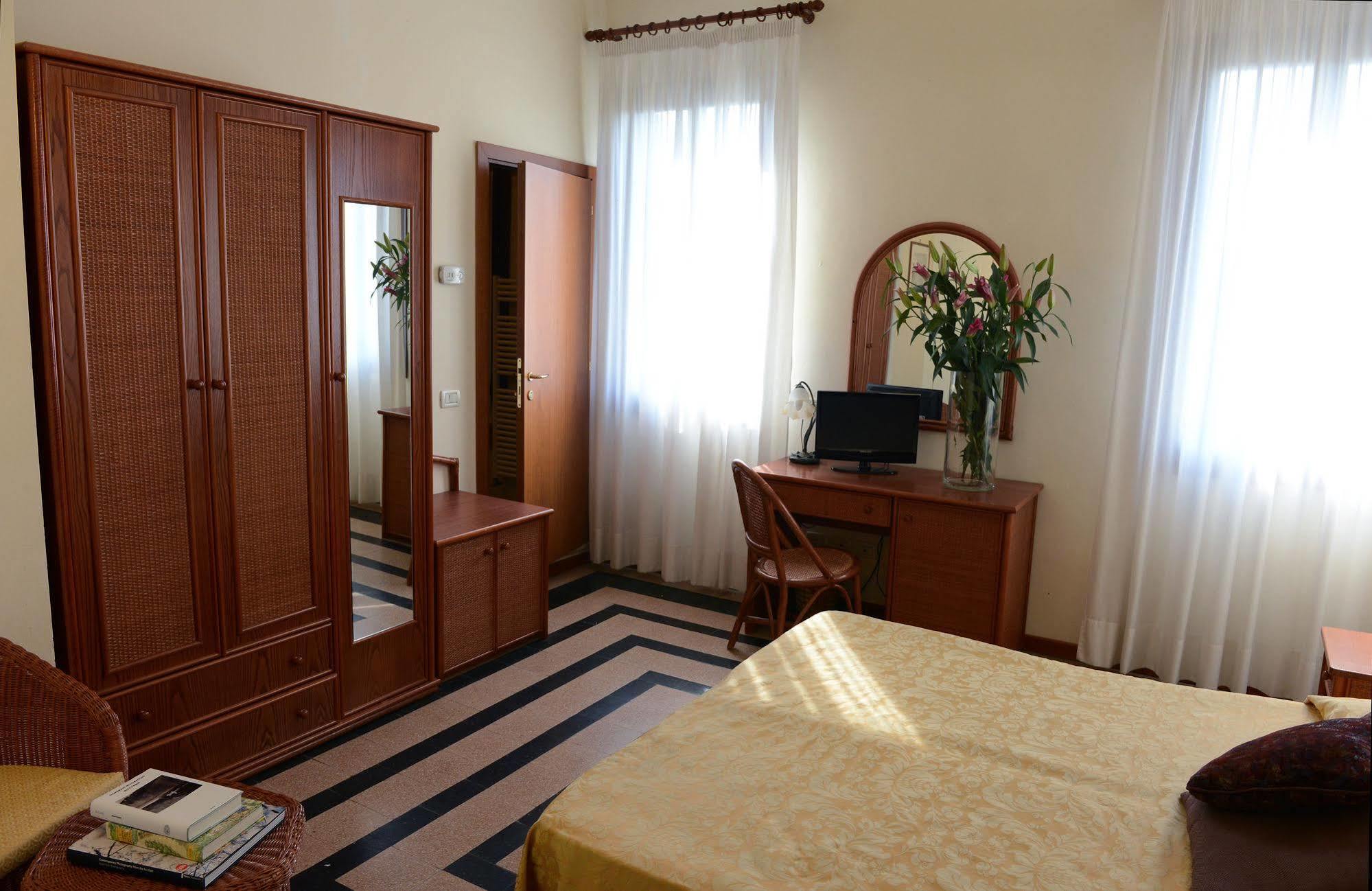 Hotel Villa Orio E Beatrice Lido di Venezia Ngoại thất bức ảnh